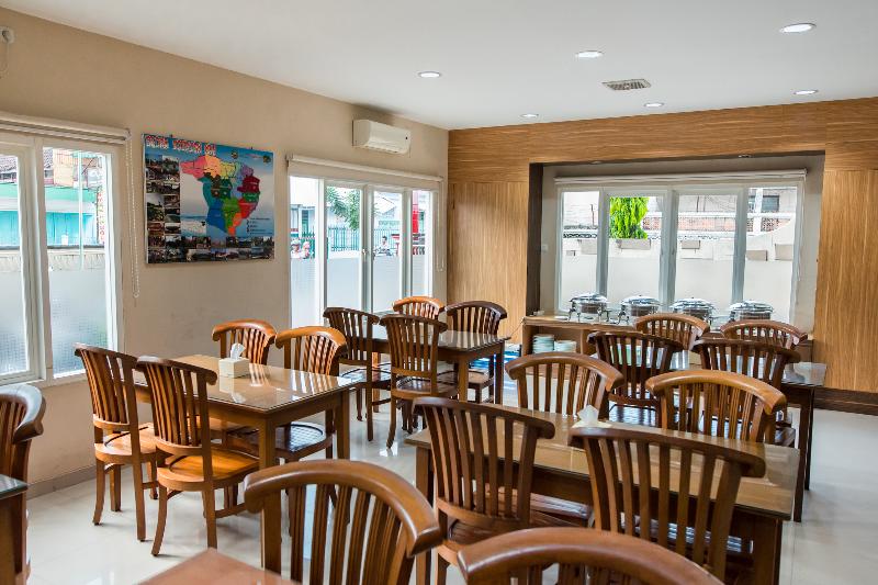 Oyo 674 Hotel Cepu Indah 2