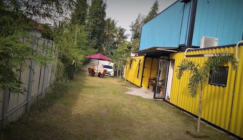 호스텔 Aviano Syariah Backpacker