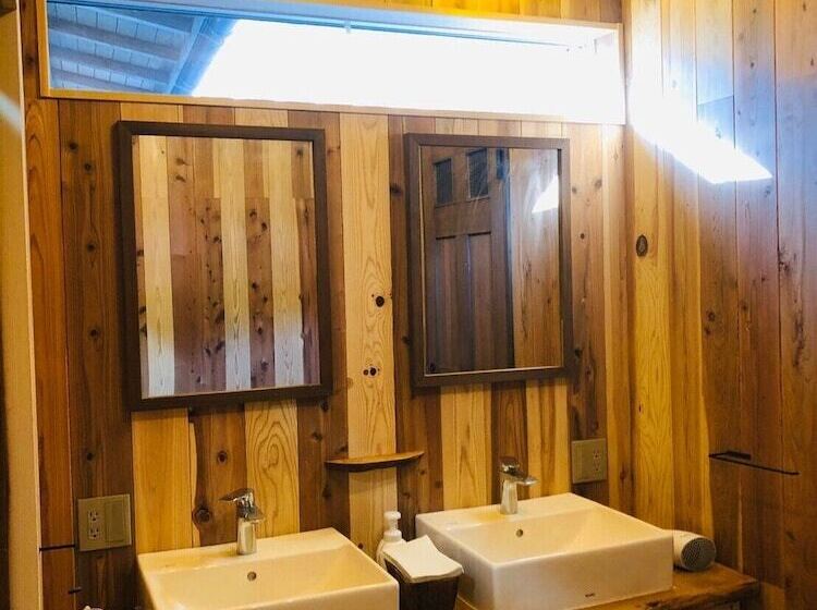 Guesthouse Voketto  Hostel