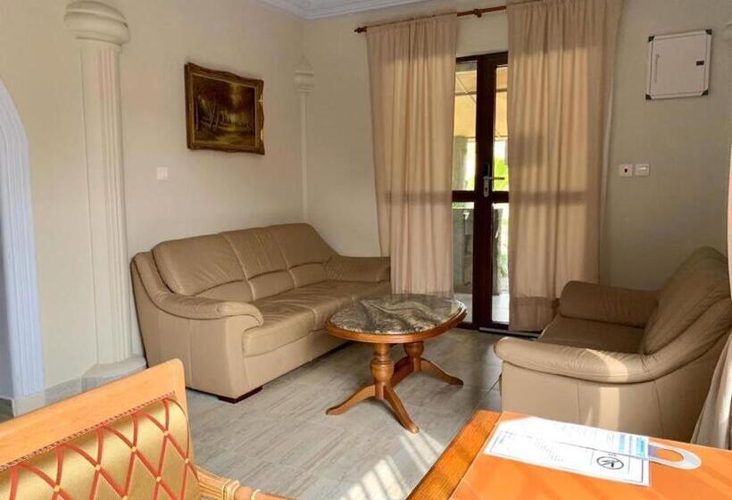 فندق Aborigines Beach Resort