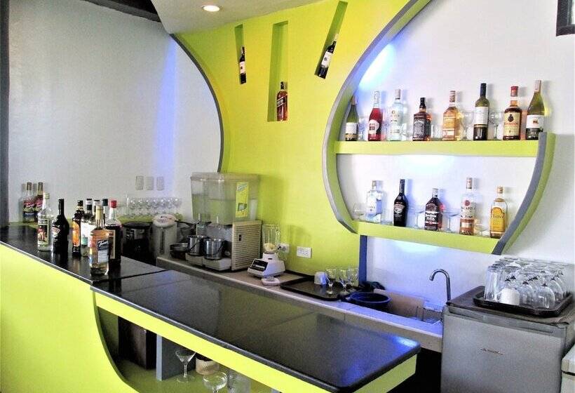 Hotel Apple Tree Resort And