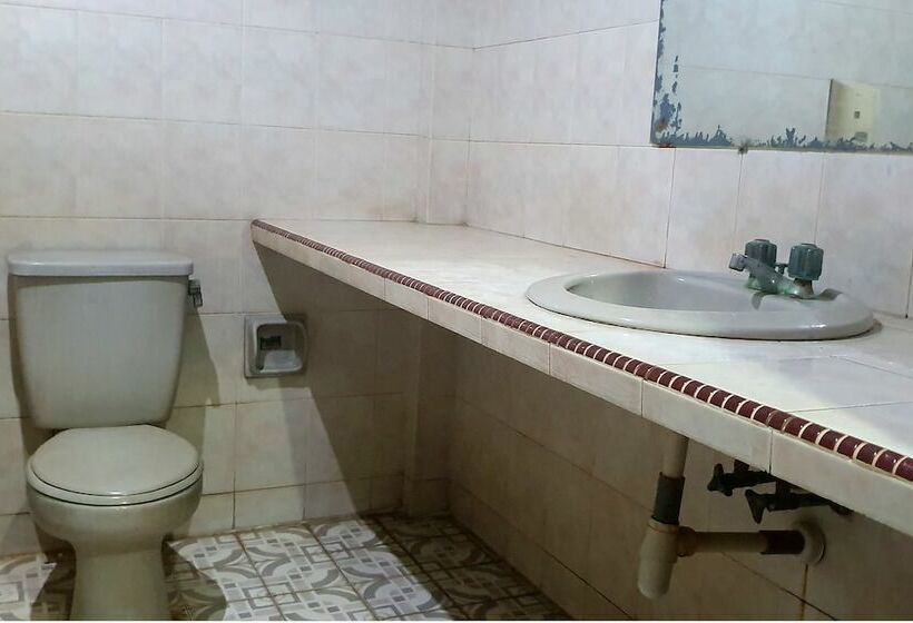 فندق Chitra By Oyo Rooms