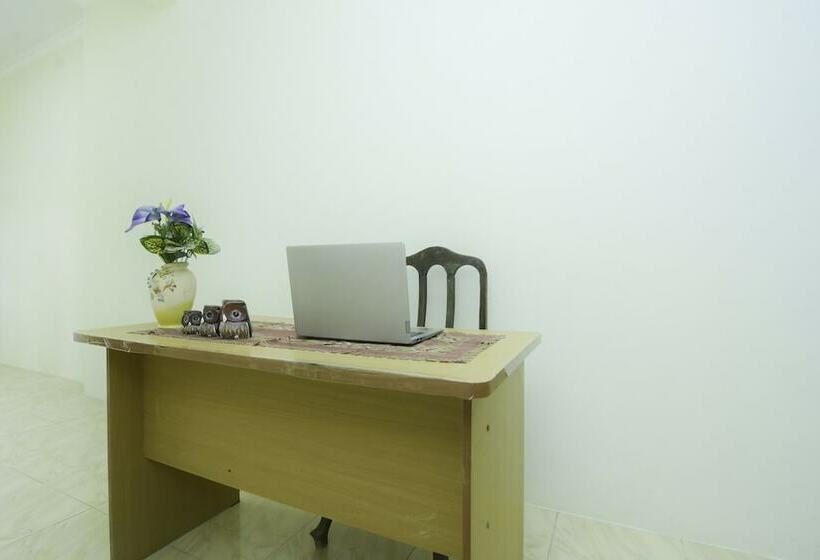 בית מלון כפרי Edelweiss Residence Syariah By Oyo Rooms
