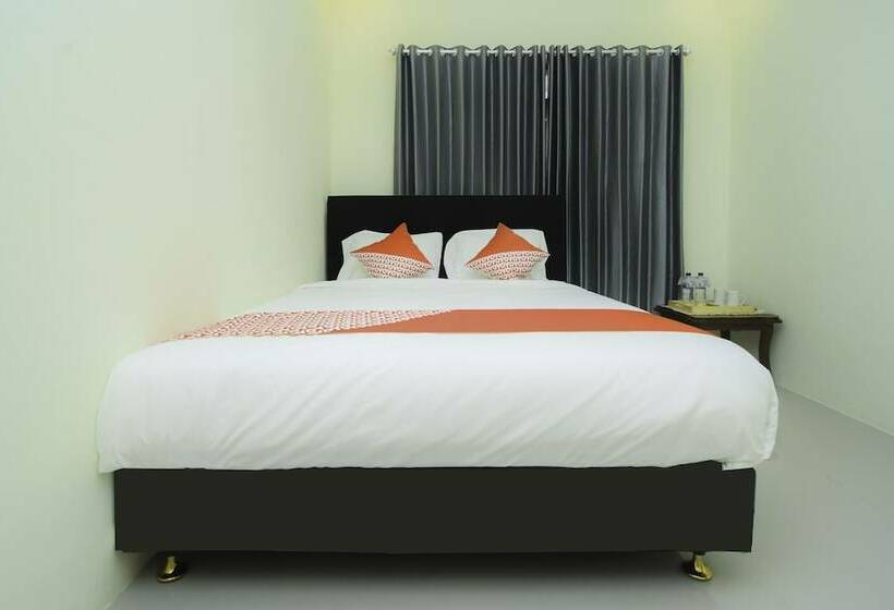 בית מלון כפרי Edelweiss Residence Syariah By Oyo Rooms