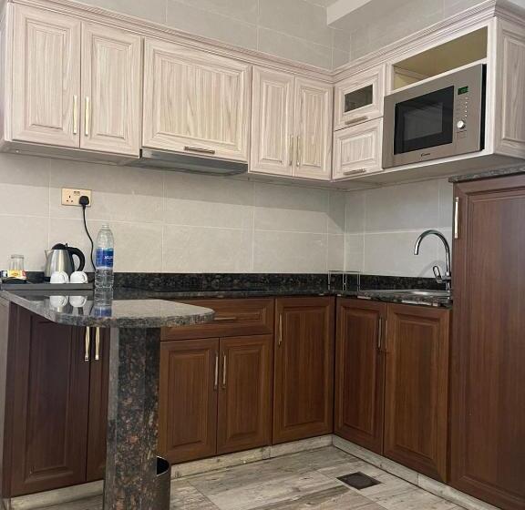 هتل Grand Tourist