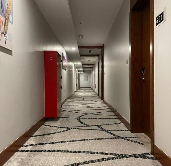 هتل Grand Tourist