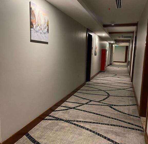 هتل Grand Tourist