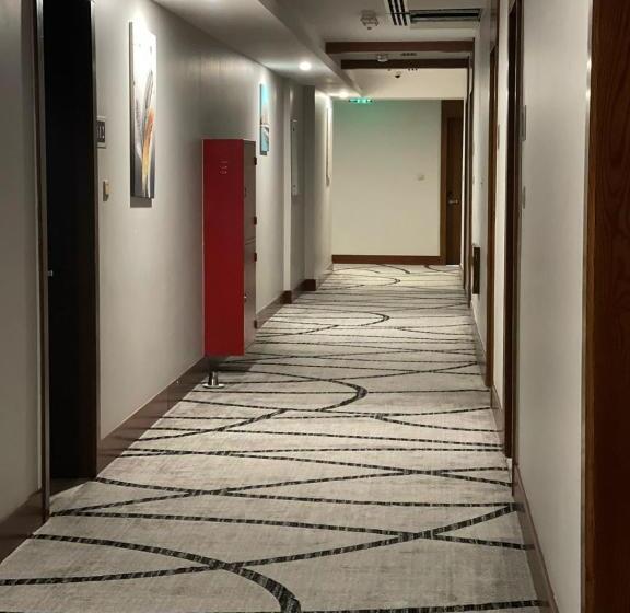 هتل Grand Tourist