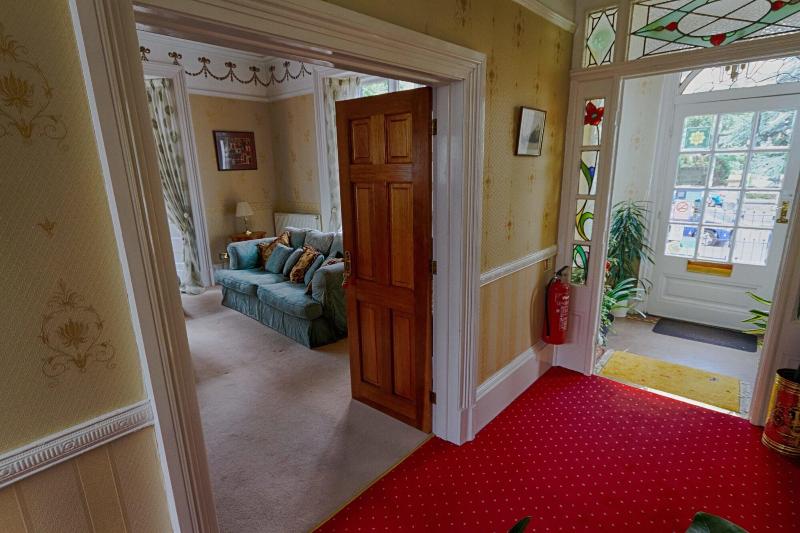 فندق Holcombe House Guest House