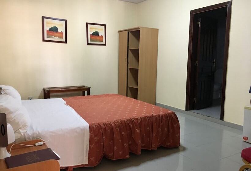 هتل Mivena On Airport Street