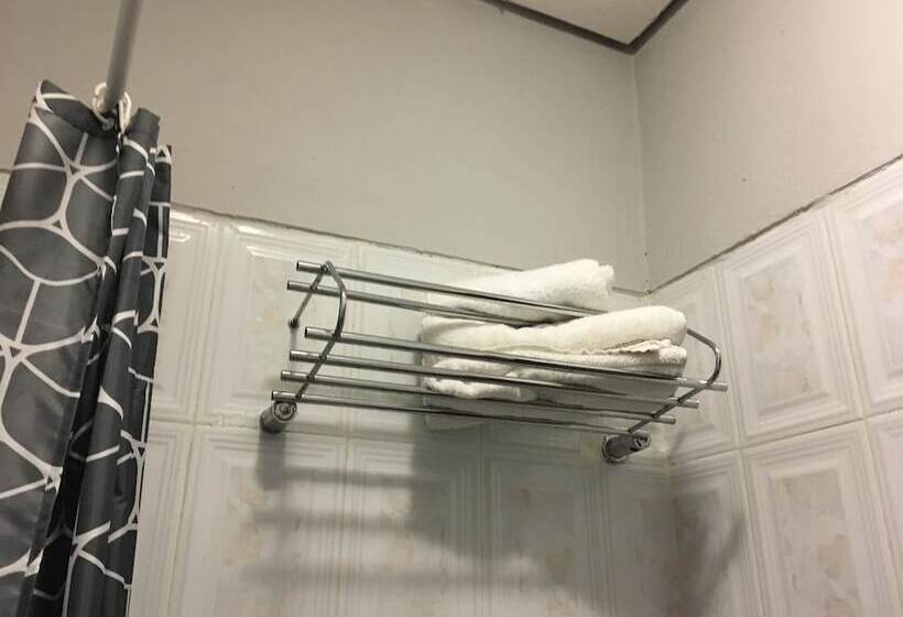 هتل Mivena On Airport Street