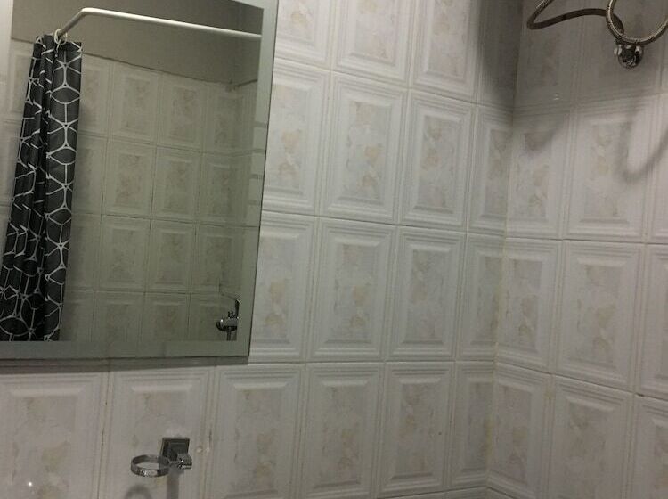 هتل Mivena On Airport Street