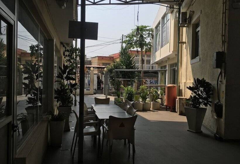 هتل Mivena On Airport Street