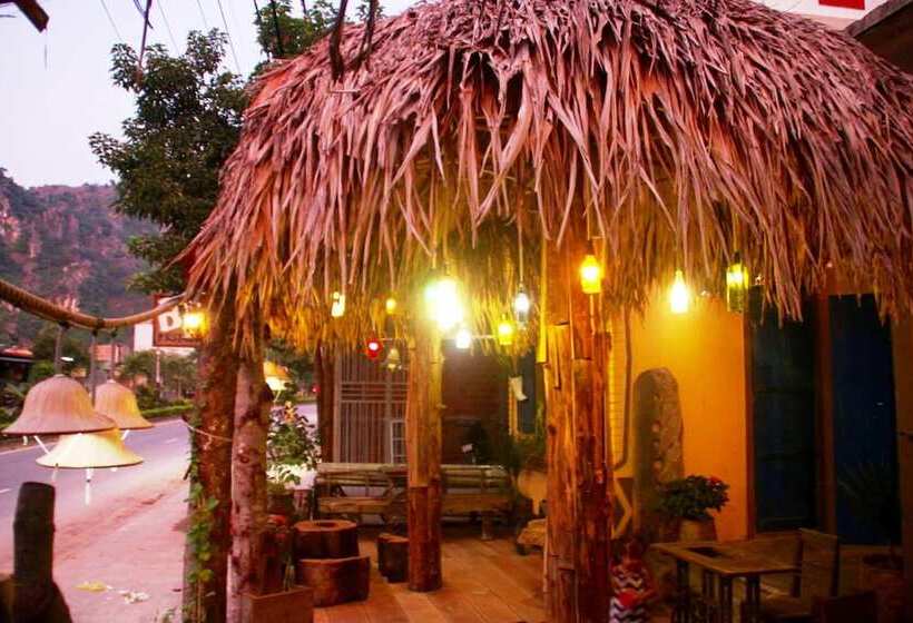 هتل Nguyen Shack Phong Nha Central Town Hostel