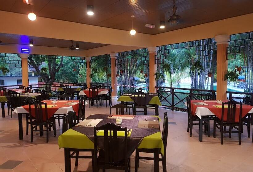 בית מלון כפרי Pangkor Holiday Resort