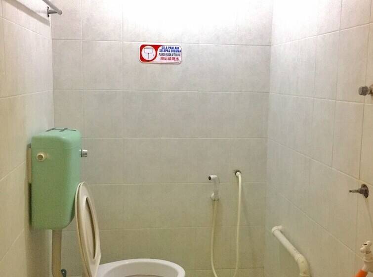 فندق Pesona Backpackers Inn