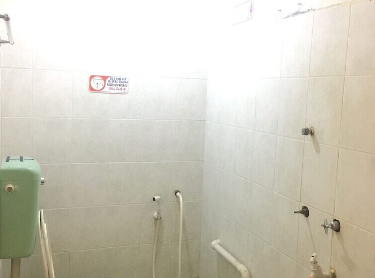 فندق Pesona Backpackers Inn