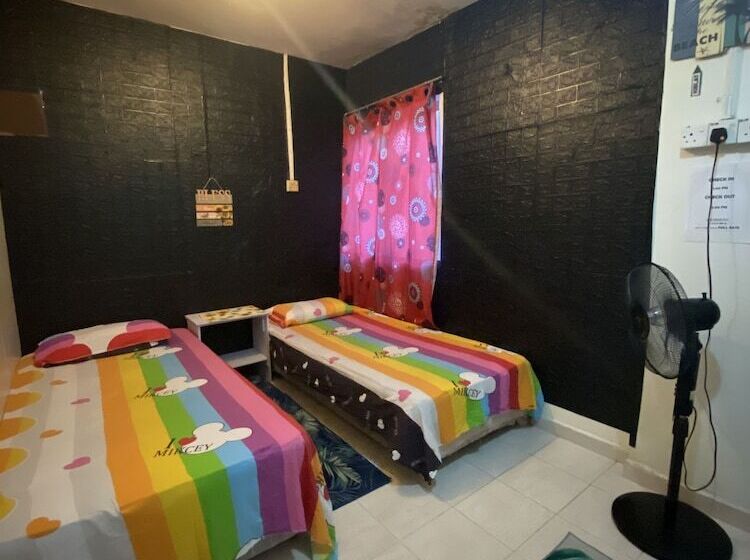 فندق Pesona Backpackers Inn