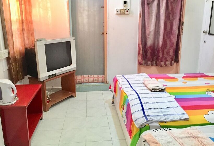 فندق Pesona Backpackers Inn