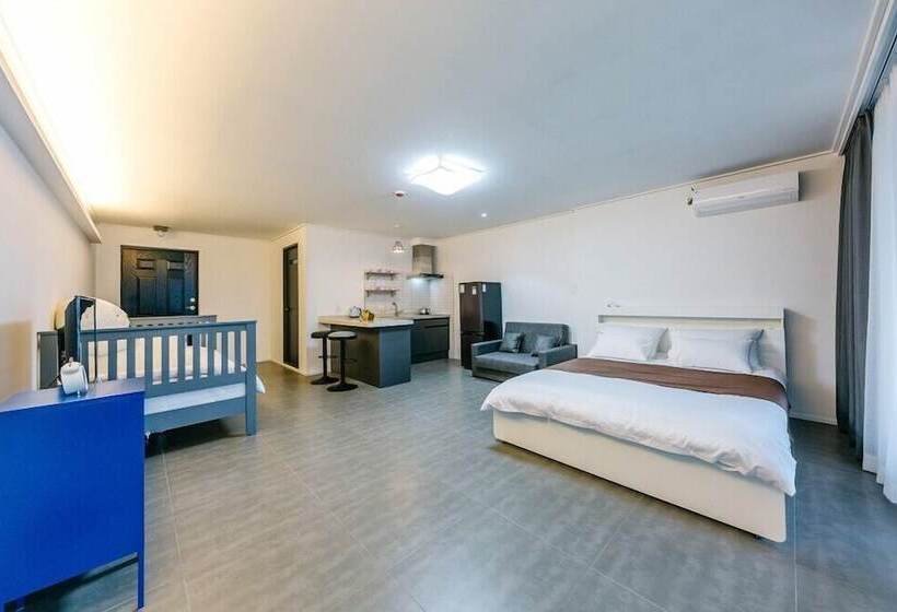 Отель Rabbit Star Pension