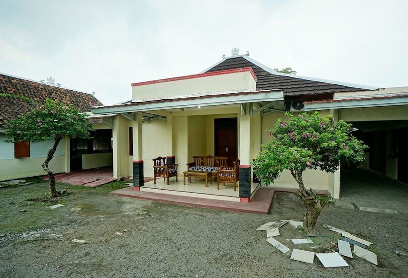 בית מלון כפרי Spot On 2653 Omah Mbah Lurah Syariah