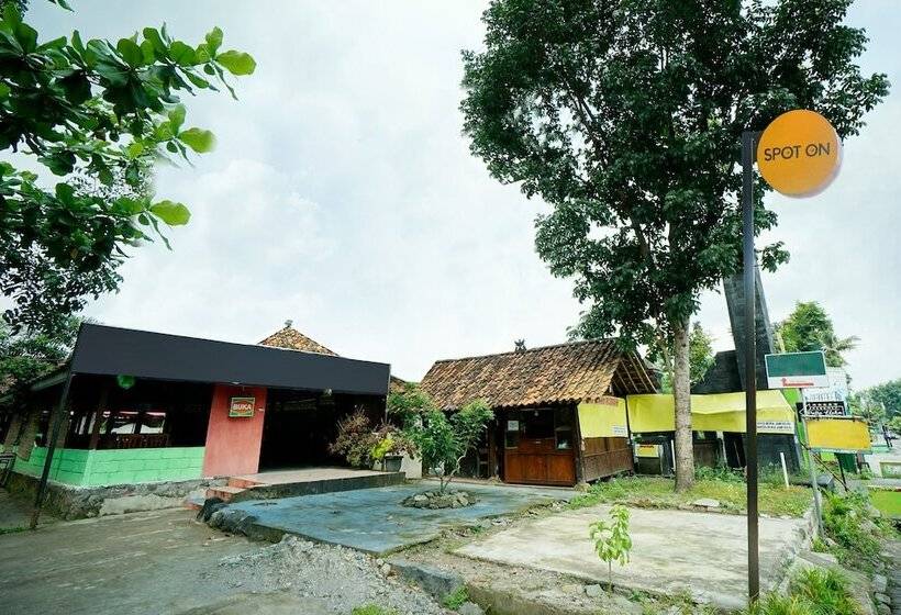 בית מלון כפרי Spot On 2653 Omah Mbah Lurah Syariah