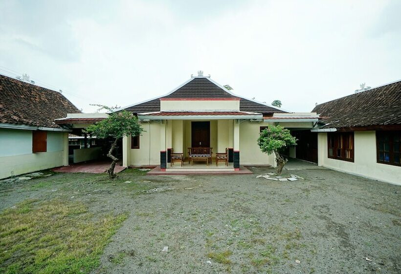 בית מלון כפרי Spot On 2653 Omah Mbah Lurah Syariah