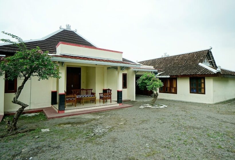 בית מלון כפרי Spot On 2653 Omah Mbah Lurah Syariah