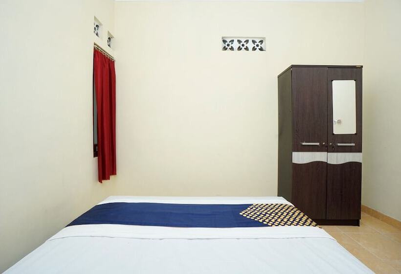 בית מלון כפרי Spot On 2653 Omah Mbah Lurah Syariah