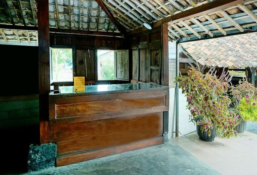 בית מלון כפרי Spot On 2653 Omah Mbah Lurah Syariah