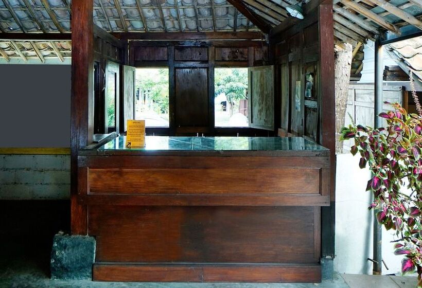 בית מלון כפרי Spot On 2653 Omah Mbah Lurah Syariah