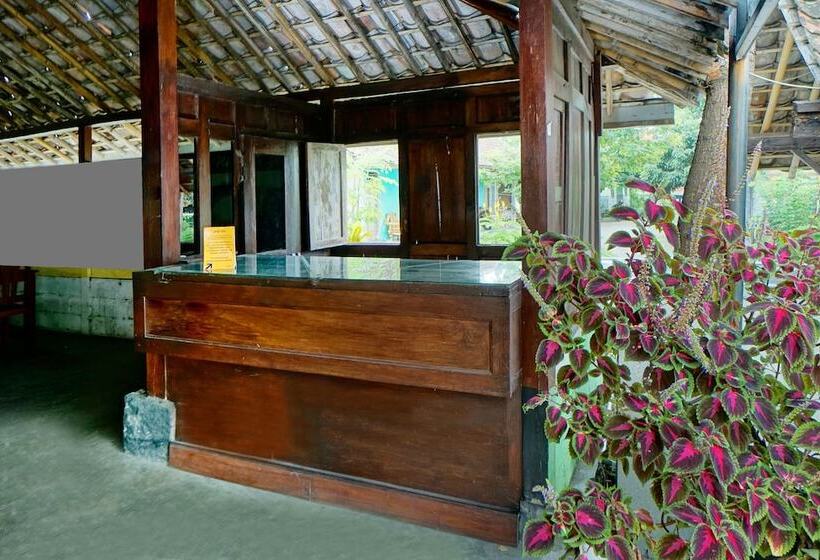 בית מלון כפרי Spot On 2653 Omah Mbah Lurah Syariah