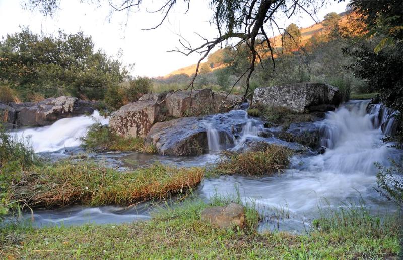 Отель Stonecutters Lodge
