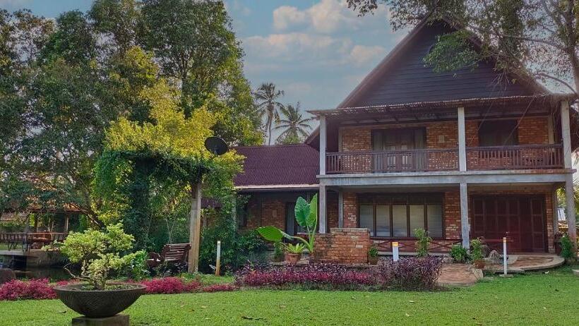 בית מלון כפרי Tanjung Inn