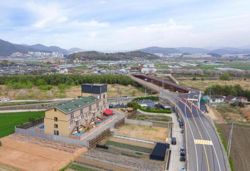 The Bay Hotel & Pool Villa