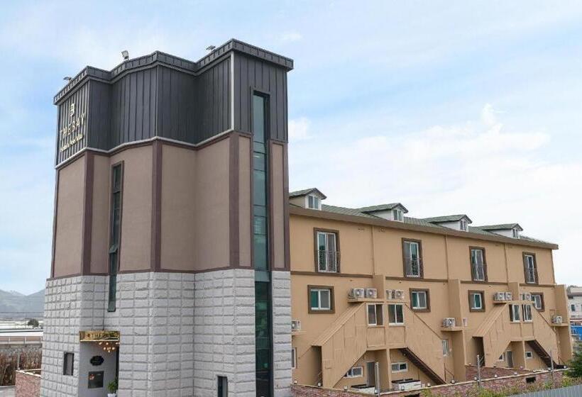 The Bay Hotel & Pool Villa