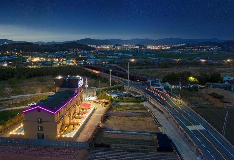 The Bay Hotel & Pool Villa