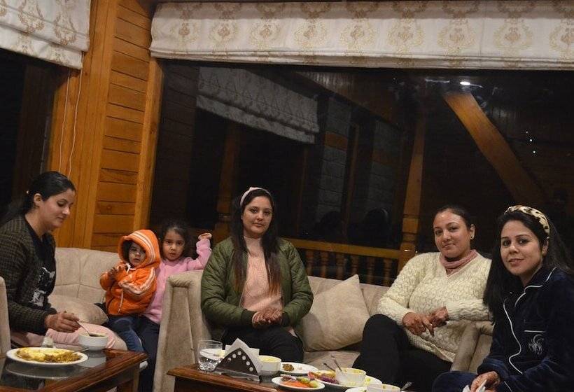 فندق 8fold By Larisa, Jibhi