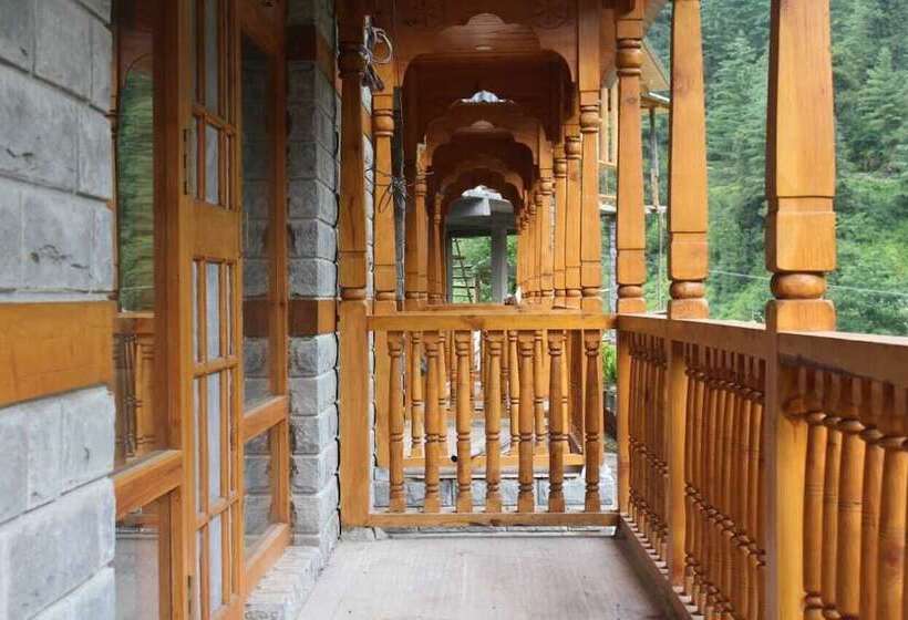 فندق 8fold By Larisa, Jibhi