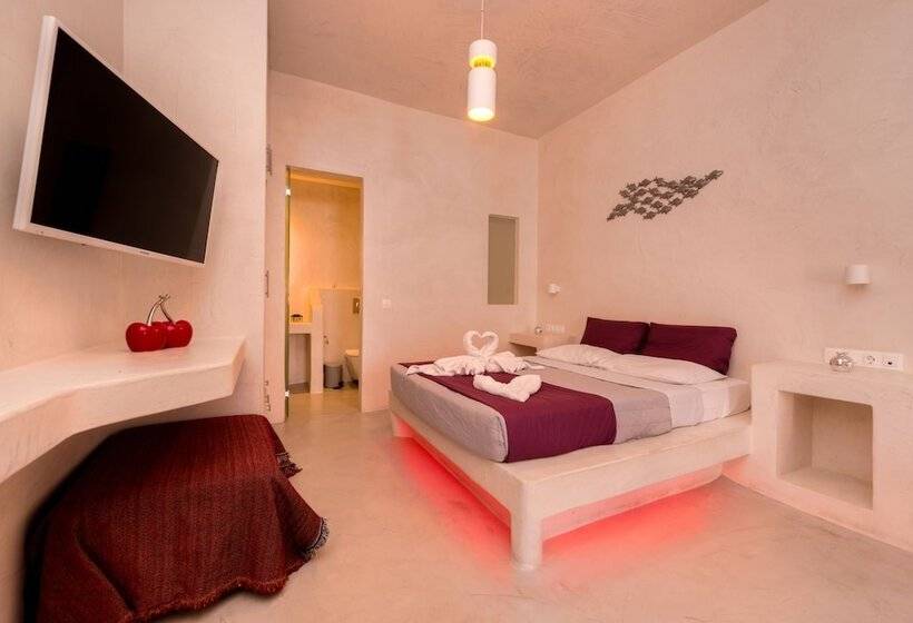 בית מלון כפרי The Muse Of Santorini   Hot Tub Suites