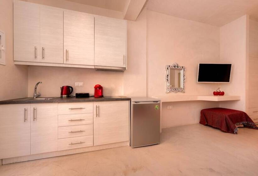 בית מלון כפרי The Muse Of Santorini   Hot Tub Suites