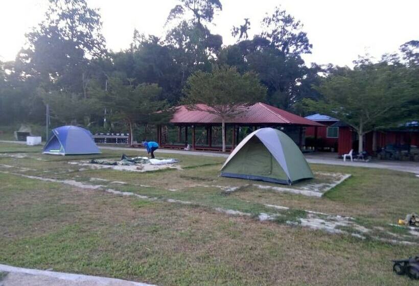 Отель The Red Cabanon