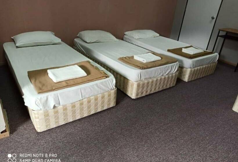 Отель The Red Cabanon