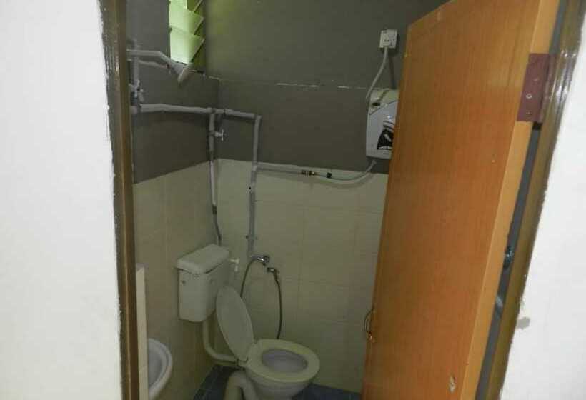 Отель The Red Cabanon