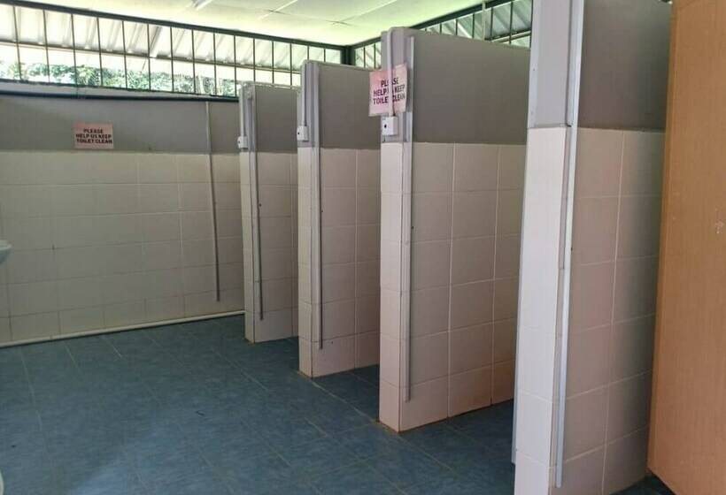 Отель The Red Cabanon