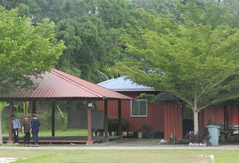 Отель The Red Cabanon