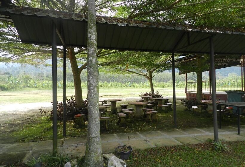 Отель The Red Cabanon