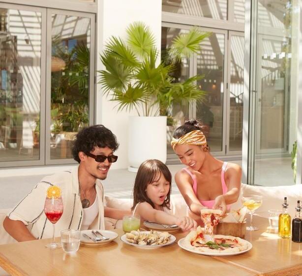 בית מלון כפרי The Standard Hua Hin