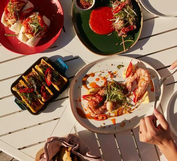 בית מלון כפרי The Standard Hua Hin