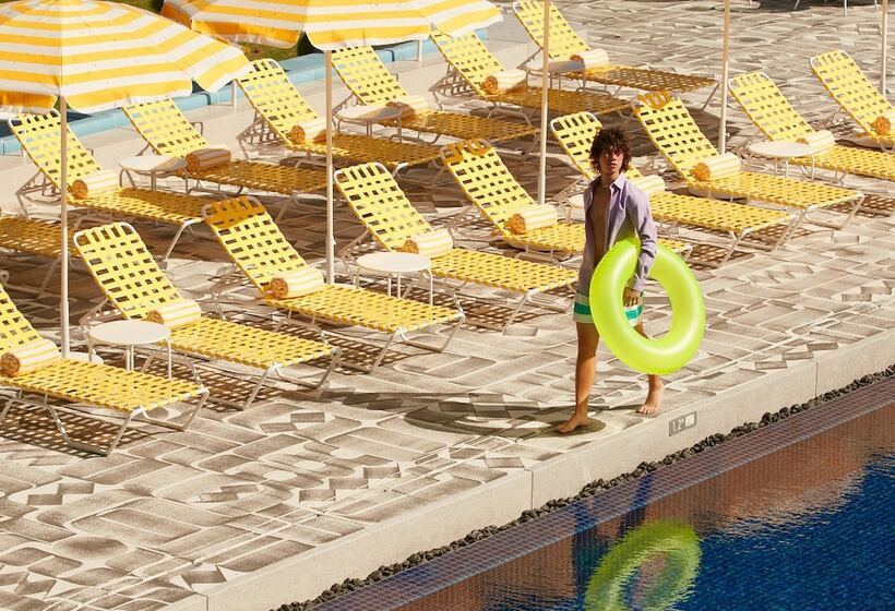 בית מלון כפרי The Standard Hua Hin